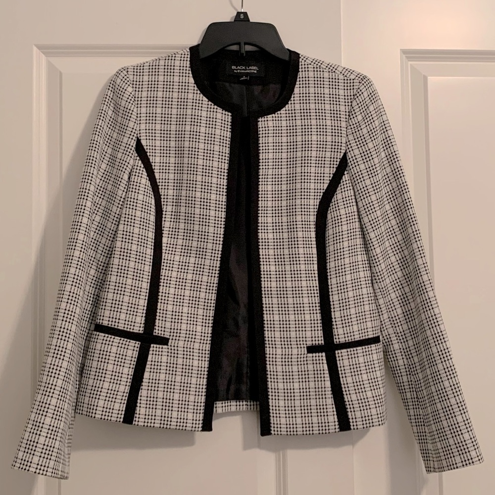 Pretty black and white patterned blazer